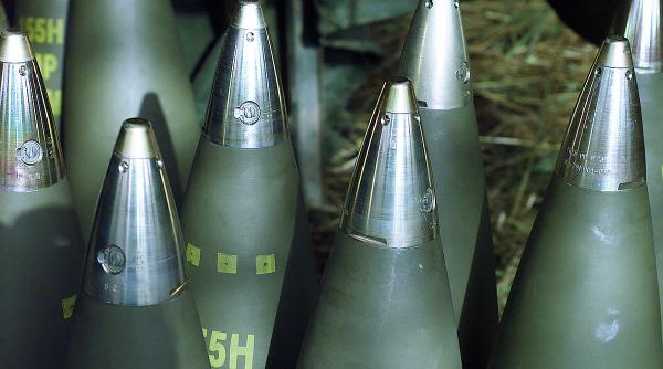 În timp ce România încă așteaptă prima fabrică modernă de muniție, Cehia va construi o facilitate de producție muniție și puști de asalt în Ucraina