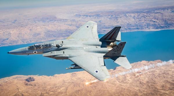 Avioane F-15 israeliene au lovit cel mai mare port yemenit, ca răspuns la atacul rebelilor houthi din Tel Aviv