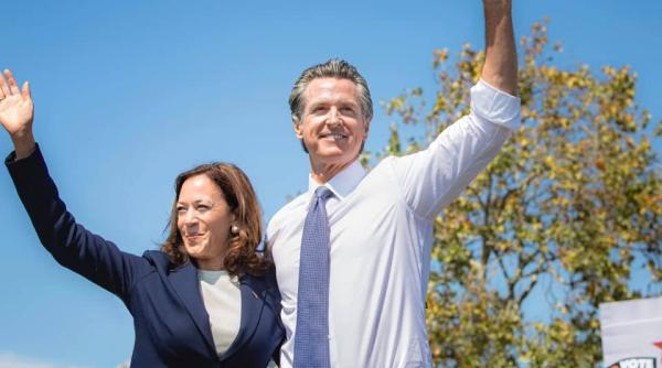 Game over? Gavin Newsom, cu șansele cele mai mari după Kamala Harris să-l înlocuiască pe Biden nu intră în cursă și o sprijină pe Kamala
