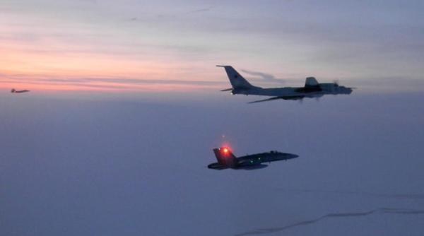 Avioane de vânătoare din SUA și Canada au monitorizat patru bombardiere strategice din Rusia și China semnalate în apropiere de Alaska