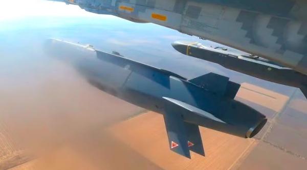 Primele imagini cu momentul lansării unor rachete Storm Shadow/SCALP de pe un avion de luptă ucrainean Su-24 (Video)