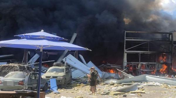 Țintă civilă din Ucraina, bombardată de ruși în plină zi: Aceasta este teroare și barbarie. Nicio situație de pe front nu poate fi o scuză pentru uciderea civililor