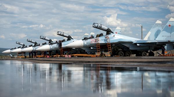 Rușii își refac aviația afectată de război. Ministerul rus al Apărării a primit un nou lot de avioane de vânătoare modernizate de tip Su-30SM2