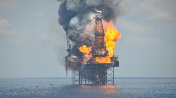 Platformele maritime ucrainene dintre Insula Șerpilor și Crimeea au fost incendiate (Foto)