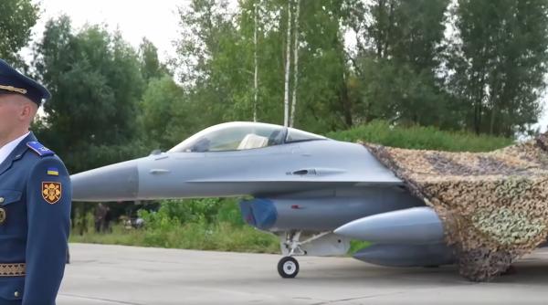Ucraina pierde un F-16. Americanii vorbesc de o eroare de pilotaj, dar media rusească e în delir și susține că avionul a fost distrus de Forțele armate ruse