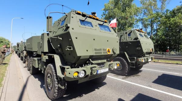 Polonia rămâne în fruntea inițiativelor de apărare ale NATO: Polonezii își consolidează capacitățile de artilerie cu 500 de lansatoare de rachete HIMARS și 288 Homar-K