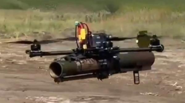 Ucraina inovează inteligent: Lansatoarele sovietice de rachete RPG-18, integrate de ucraineni pe drone FPV (Video)