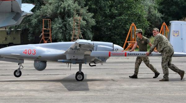 Deși nu mai sunt vizibile, dronele de atac Bayraktar TB2 ale armatei ucrainene zboară în continuare în zona Mării Negre, îndeplinind misiuni de cercetare și indicare a țintelor 