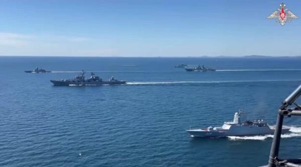 Rusia și China o țin dintr-un exercițiu în altul. Cele două țări își continuă manevrele navale comune în Marea Japoniei