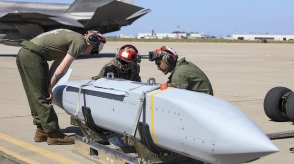 SUA vor anunța, joi, un pachet de ajutor militar pentru Ucraina, care va include și rachete aer-sol pentru F-16