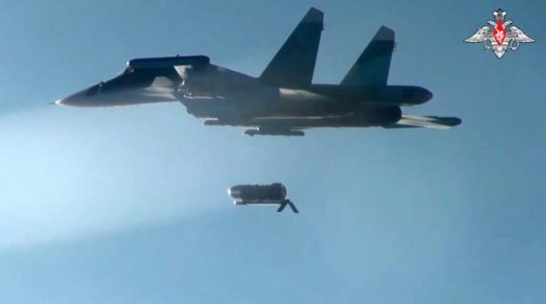 Rușii schimbă tactica pe frontul din Ucraina: Aviația folosește masiv bombele FAB în zonele fortificate și pregătește înaintarea infanteriei