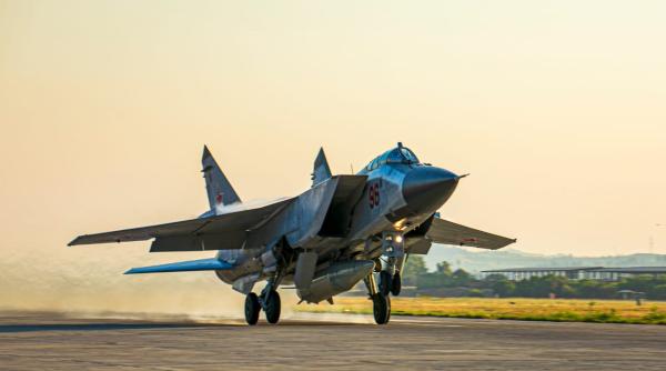 Rusia a dislocat din nou în Belarus avioane MiG-31K purtătoare de rachete hipersonice Kinjal, după o pauză de un an și jumătate
