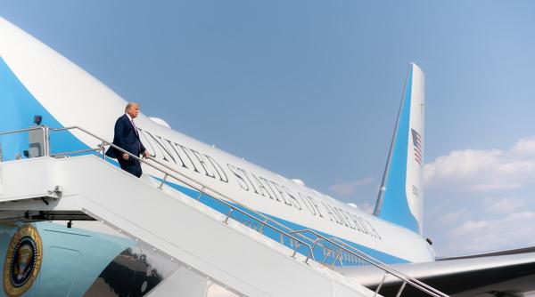 Echipa lui Trump a cerut un avion al armatei. Iranul are pe lista sa de asasinate mai mulți foști colaboratori ai lui Trump 