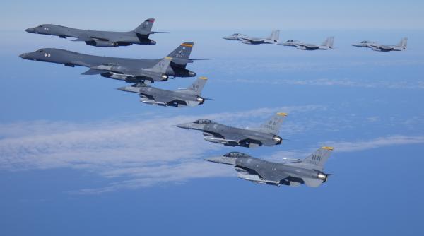 „Întoarcerea în Pacific”. SUA vor efectua o demonstrație de forță cu 300 de avioane, la o scară nemaivăzută în istoria recentă a aviației militare