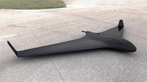 O companie din Ungaria vrea să stabilească noi standarde în aviație: Uaviator prezintă Phantom, o dronă cu caracteristici stealth capabilă să zboare 10 000 km