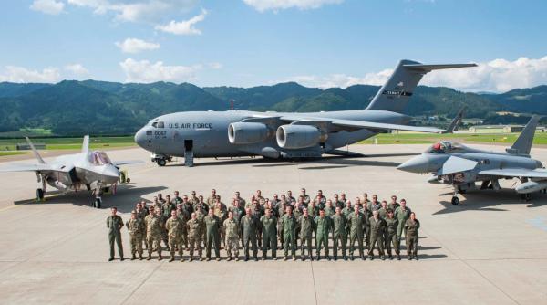 Mai aproape de coasta Rusiei: Ar putea fi mutați în România militari americani, tehnică grea și o escadrilă de luptă din Germania?