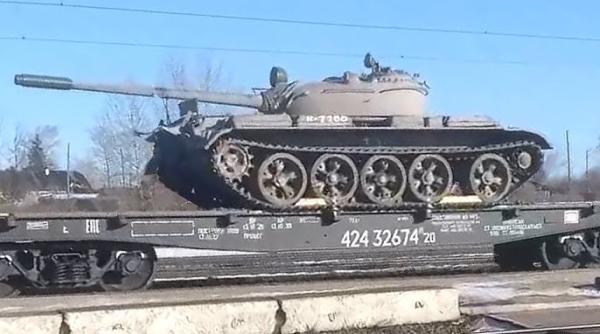 Recuzita de film devine echipament militar în prima linie a frontului din Ucraina: Casa de producție Mosfilm, un instrument al propagandei ruse, oferă militarilor ruşi tancuri T-55 și PT-76