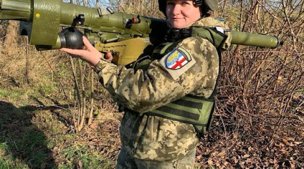 Imagine a eroismului armatei ucrainene: O fostă educatoare a reuşit să doboare singură o rachetă de croazieră rusească Kh-101, utilizând un sistem MANPADS Igla