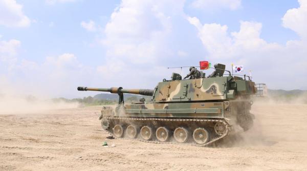 Plans for a K9 howitzer factory in Romania have been unveiled. The Koreans also propose to our Army the Redback, the most advanced combat vehicle