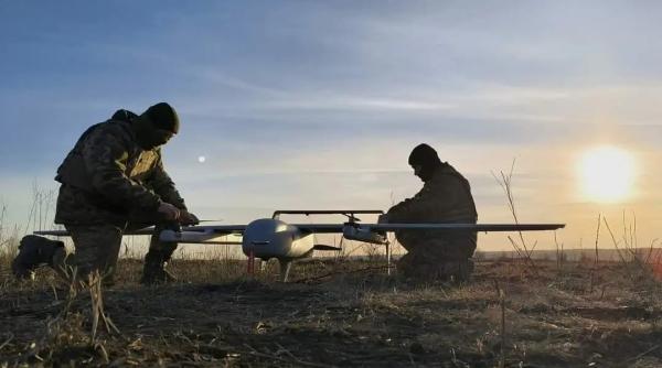 Noi drone americane testate pe linia frontului din Ucraina: HitchHiker, utilizate pentru operațiuni avansate de luptă anti-UAV