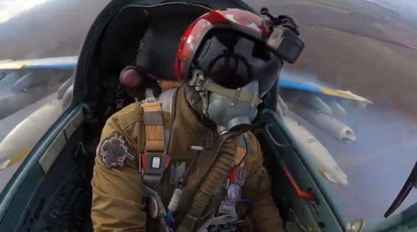 Forțele Aeriene Ucrainene prezintă cum piloți de avioane Su-25 execută misiuni complexe și periculoase pe linia frontului (Video)