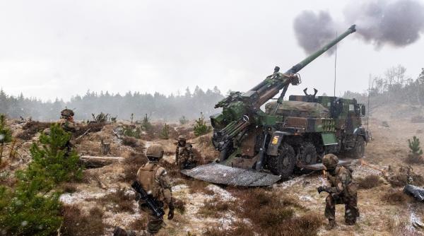 Danemarca și Franța accelerează ajutorul pentru Ucraina. Un lot de obuziere Caesar va veni cu un an mai devreme