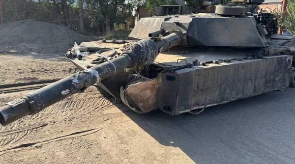 Ruşii au reuşit să extragă de pe frontul din Ucraina un tanc Abrams (Foto/Video): Uzina rusă Uralvagonzavod l-a preluat, fiind spus deja unei inspecţii