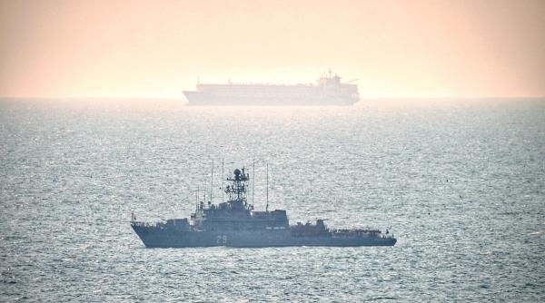 O navă din „flota din umbră” a Rusiei a rămas în offside și în întuneric, la propriu. Nava a eșuat lângă coasta Germaniei