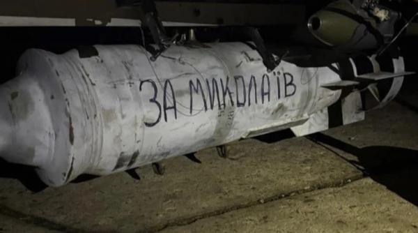 Dacă rușii au pus aripi bombelor aeriene sovietice, ucrainenii folosesc altă soluție: FAB-urile de 250 de kilograme sunt lansate de pe drone