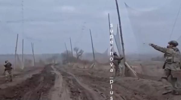 Forțele ruse și-ar proteja rutele de aprovizionare cu plase antidronă (Video). Este fezabil sau este pură propagandă?