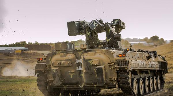 Mașinile de luptă ale infanteriei pe care România le cumpără vor fi forța de manevră a Armatei. Patru „titani” din industrie se „bat” să furnizeze României cele 300 de MLI