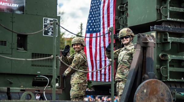 Își va reduce SUA prezența militară în Europa? Secretarul american al apărării vine la Bruxelles cu mesajul: Europa trebuie să joace un rol de lider în Ucraina