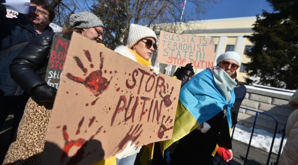 Trei ani de crime de război ruse în Ucraina. Marș de solidaritate pentru Ucraina desfășurat la București: „Rusia, stat terorist”