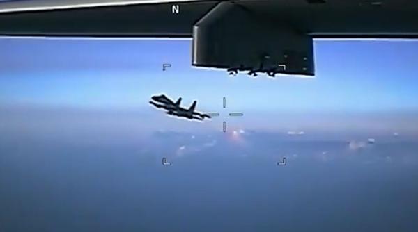 Joaca de-a aviaţia în Marea Mediterană: Avion de luptă rusesc Su-35, manevre periculoase în apropierea unei drone franceze Reaper (Video)