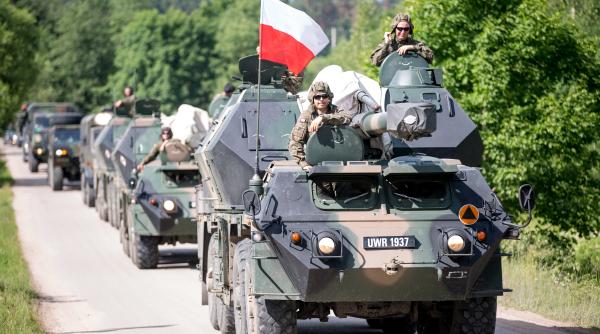 Polonia ar putea avea stipulat în Constituție obligativitatea de a atinge cel puțin 4% din PIB pentru Apărare