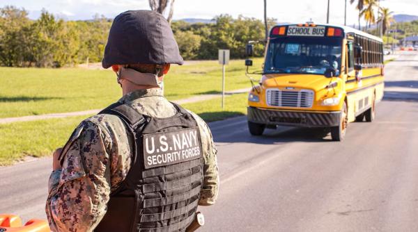 Pentagonul continuă tăierile: Va reduce la jumătate numărul trupelor de la Guantanamo