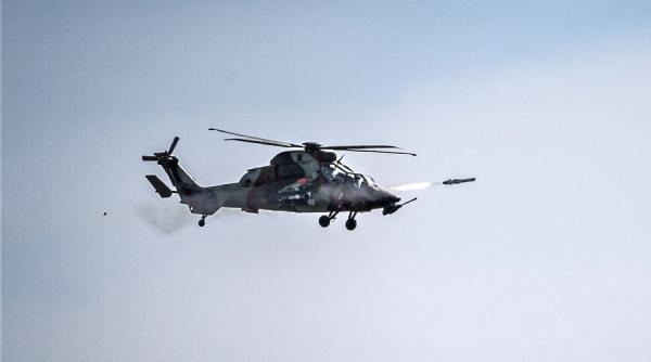 Francezii, „cu dragoste pentru tancurile rusești T-14”. În premieră un elicopter Tiger a lansat racheta antitanc Akeron LP de ultimă generație