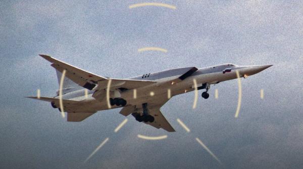 Un bombardier Tu-22, distrus imediat după aterizare în Rusia, de o dronă ucraineană. Sau cum să pierzi 100 de milioane de euro din cauza unei banale drone