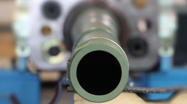 „Toată lumea vrea fabrici, le putem construi”. Panzerul Rheinmetall mizează pe artilerie și se așteaptă la comenzi de 300 de miliarde de euro