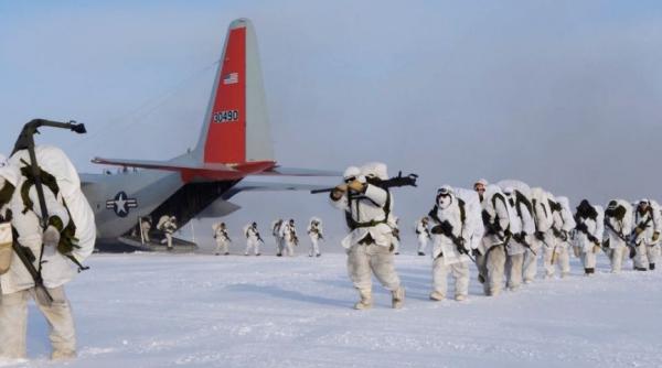 Război pe gheață: SUA au băgat frica în singura țară din Europa fără armată, dar membră NATO și o forțează să se înarmeze