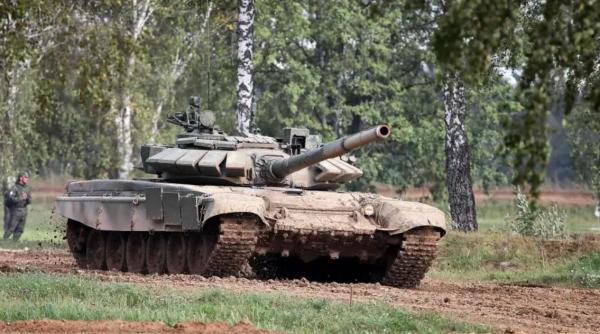 A apărut în public o nouă versiune a tancului T-72. Experții au analizat-o și au catalogat-o într-un singur cuvânt: „Dubioasă”