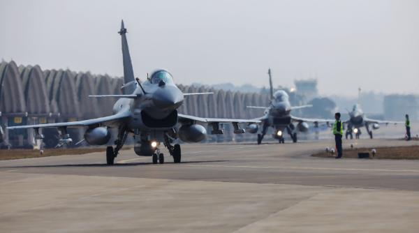 Calitate dovedită în luptă? Succesul J-10C și rachetelor PL-15 împotriva Rafale ar putea propulsa vânzările de arme ale Chinei