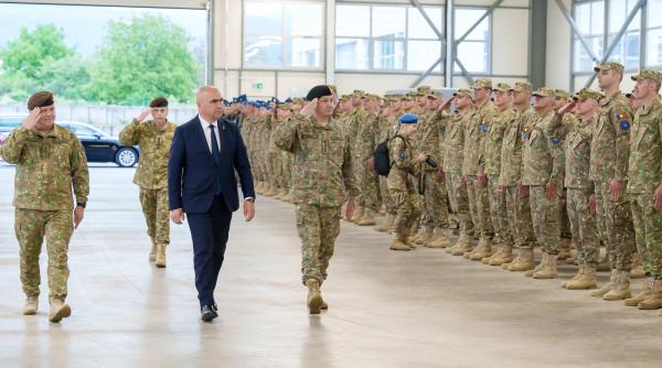 Ilie Bolojan a făcut o escală în Bosnia pentru a-i saluta pe militarii români care asigură pacea în regiune