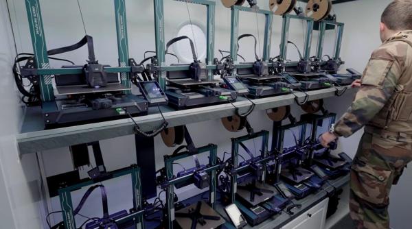 Revoluția dronelor FPV pe front: Armata franceză vrea micro-fabrici mobile care redefinesc logistica militară (Video)