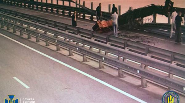 Rusia încasează o nouă lovitură usturătoare (VIDEO): SBU a detonat stâlpii podului Kerci din Crimeea după o operațiune ca în filme