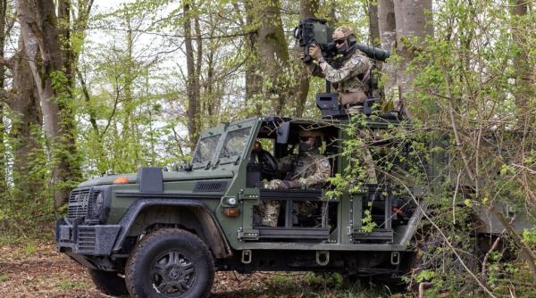 România cumpără blindate de desant aerian germane Enok AB care intră în dotarea Forțelor pentru Operaţii Speciale. Vehiculele, adaptate pentru apărare anti-tanc