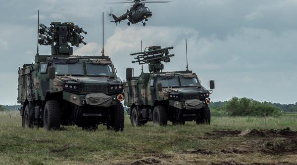 Analiză Militară | Polonia își schimbă radical prioritățile: Pune pe pauză unele achizitii militare pentru a rezolva o problemă critică de instruire