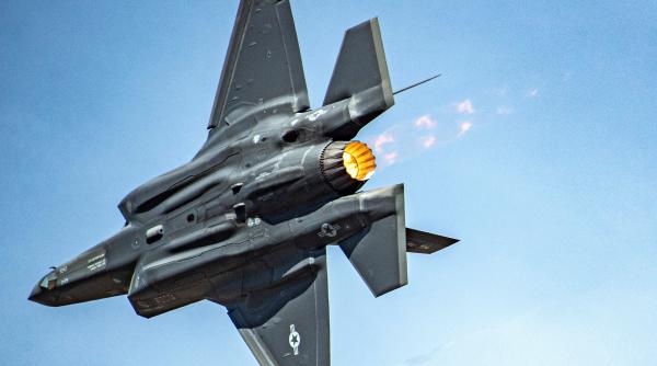F-35 cu două motoare? Soluția SF a lui Trump ar putea fi cosmetizată de inginerii Lockheed: ”Îl vom transforma într-un Ferrari”