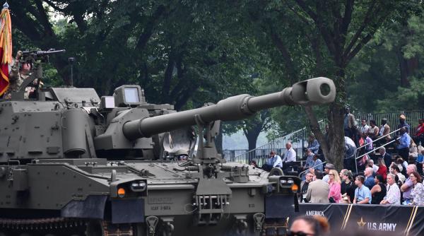 Armata SUA, 250 de ani: O aniversare marcată de parada lui Donald Trump și protestele "No Kings" (Foto/Video)