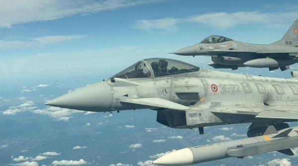 F-urile României, umăr la umăr cu avioanele Eurofighter ale Aeronautica Militare pentru protejarea graniței NATO